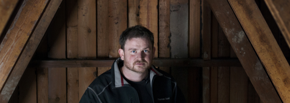 Thomas Guld ved tømrerarbejde